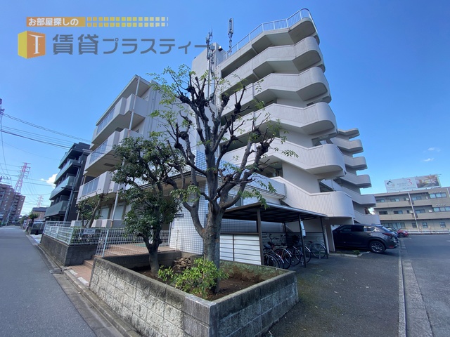 建物外観　駅まで一本道。この立地を離れられるか