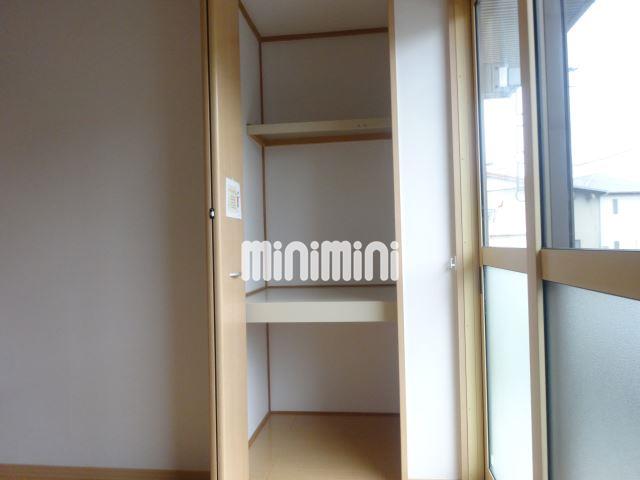 収納　日当たりの良い洋室の収納です。