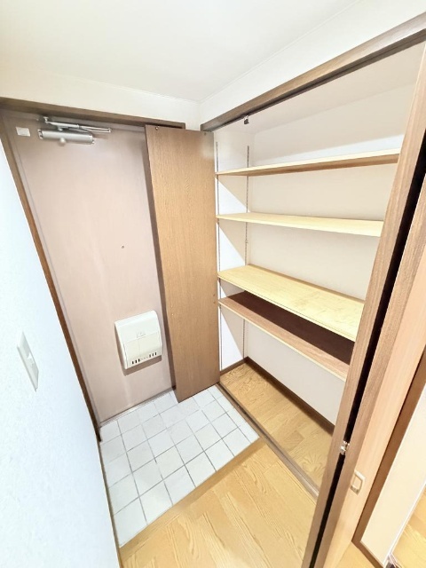 玄関　同物件別室のイメージ写真