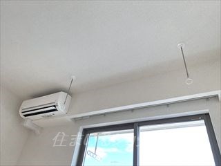 その他設備　エアコンと室内物干し