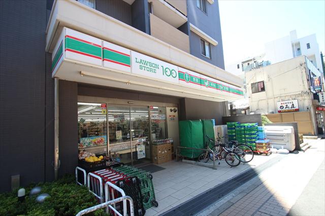 コンビニ　ローソンストア１００（コンビニ）まで864m