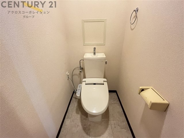 トイレ　温水洗浄便座付きのトイレです♪