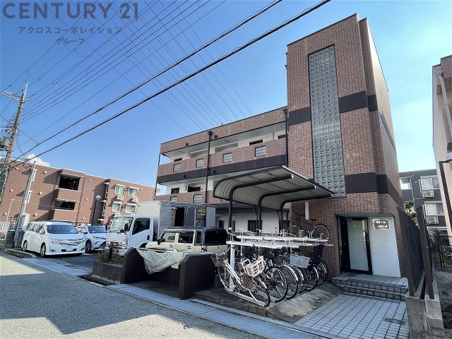 建物外観　敷地内に駐車場あります！