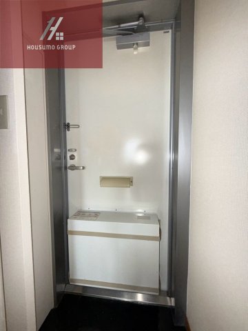 玄関　リビングです