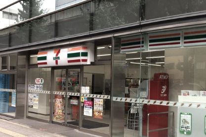 コンビニ　セブンイレブン千代田岩本町3丁目店（コンビニ）まで146m
