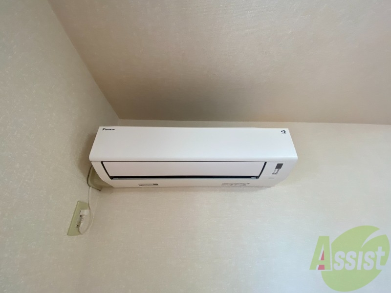 その他設備　部屋にはエアコンがあり、暑い日や寒い日もこれで安心です。