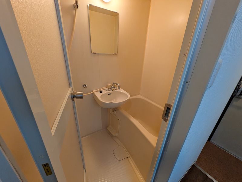 バス・シャワールーム　同建物同号室の室内写真です。(203号室)