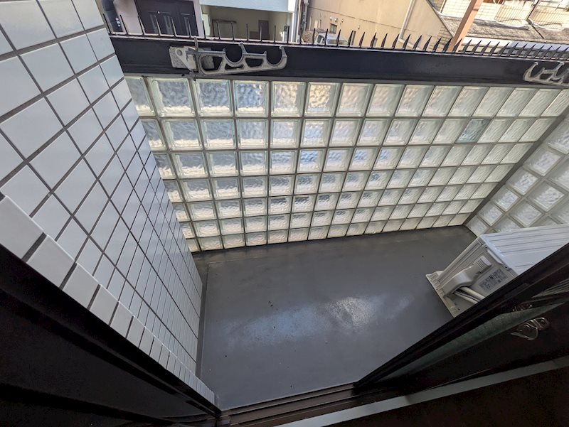 バルコニー　同建物同号室の室内写真です。(203号室)