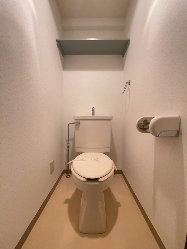 トイレ　同タイプ参考写真です