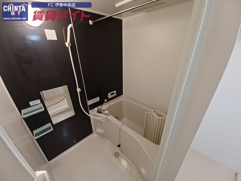 バス・シャワールーム　別部屋反転参考写真です
