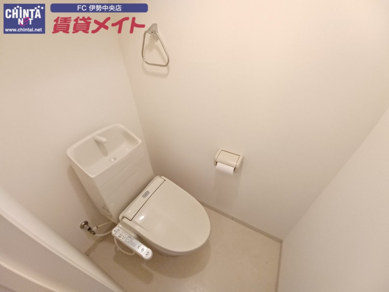 トイレ　別部屋反転参考写真です