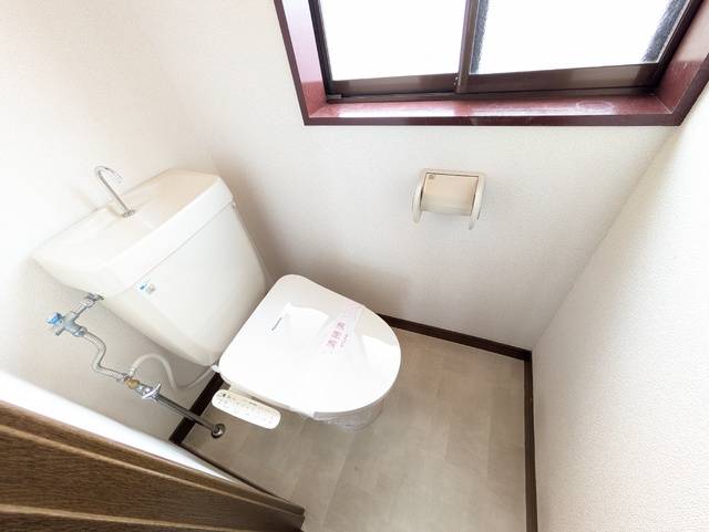 トイレ　★★トイレは嬉しい洗浄機能付き便座です♪★★