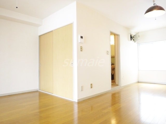 居室・リビング　明るいお部屋です☆ミ