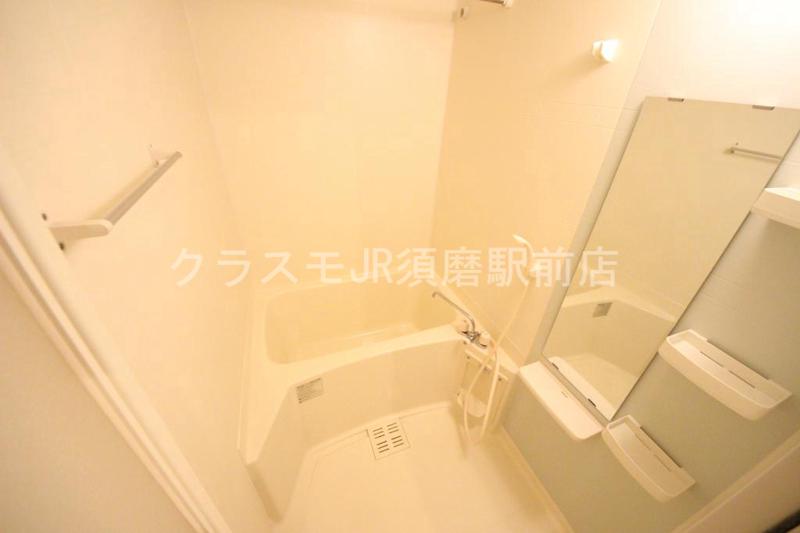 バス・シャワールーム　ゆったりサイズのお風呂は落ちつける癒しの空間です。