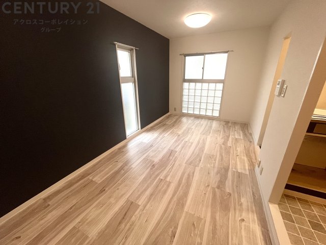 居室・リビング　3面採光で明るいお部屋です♪