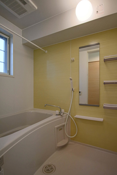 バス・シャワールーム　同じ建物の別の部屋