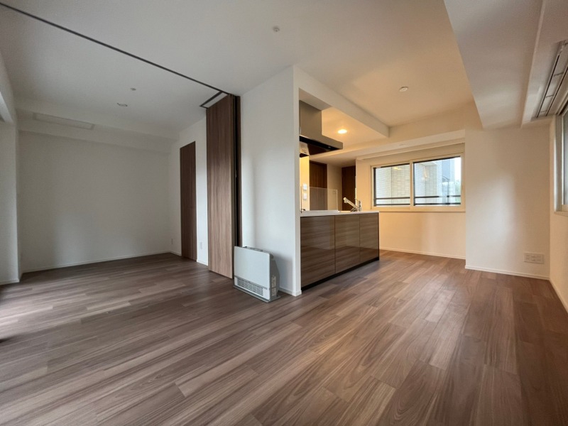 居室・リビング　広くてキレイなお部屋が広がっていて、充実した生活が送れそう。