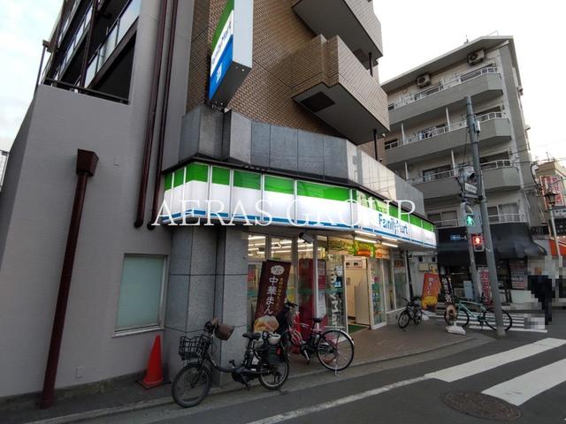 コンビニ　ファミリーマート 三軒茶屋一丁目店（コンビニ）まで161m