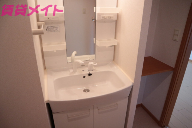 洗面設備　同型参考写真