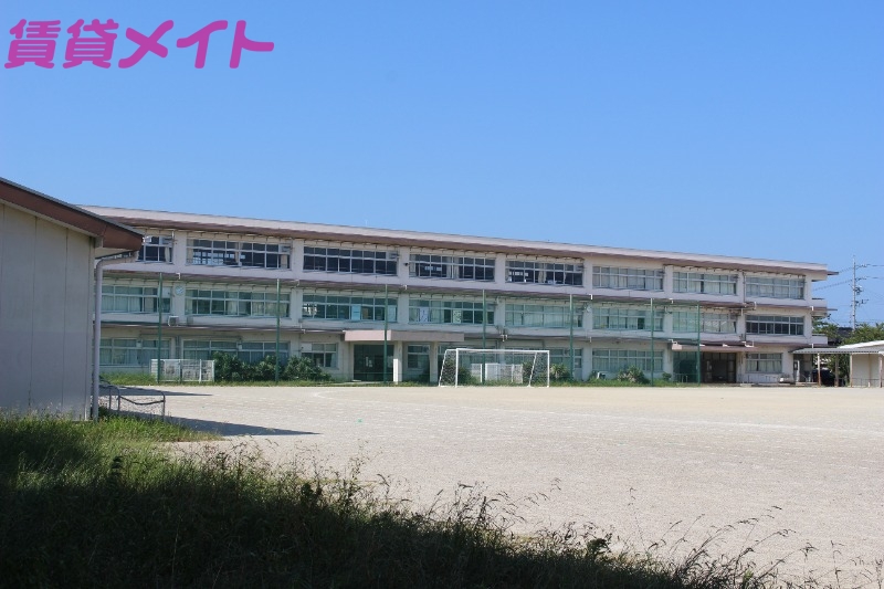 中学校　桑名市立成徳中学校（中学校）まで290m
