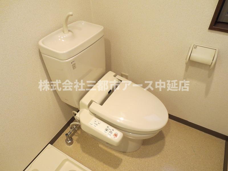 トイレ　※別部屋の写真です。建具等の参考にご覧ください。 アンムート