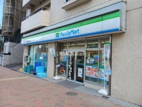 コンビニ　ファミリーマート 伊豆屋下目黒三丁目店（コンビニ）まで649m
