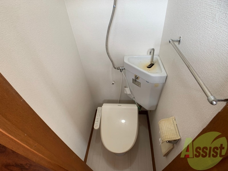 トイレ　ウォシュレット機能がついたトイレ。安心して使用できますね。