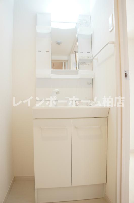 洗面設備　脱衣スペースもあります