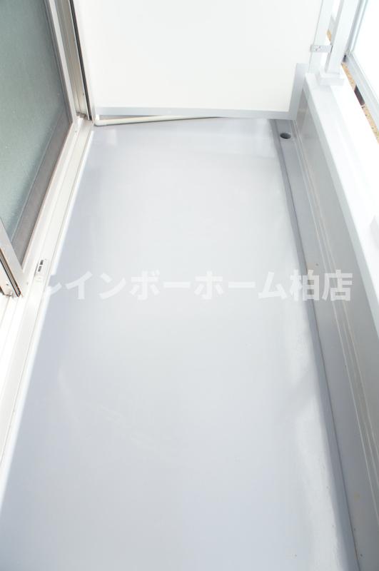 バルコニー　暖かな日差しのふりそそぐバルコニー