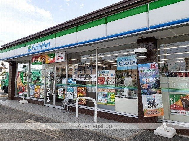 コンビニ　ファミリーマート（コンビニ）まで450m