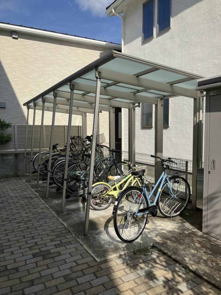 建物外観　駐輪場
