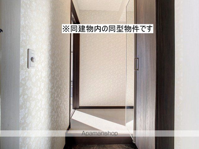 ＪＲ東海道本線 浜松駅 バス乗車時間：13分 最寄りバス停で下車 徒歩12分 3階建 築5年の玄関写真