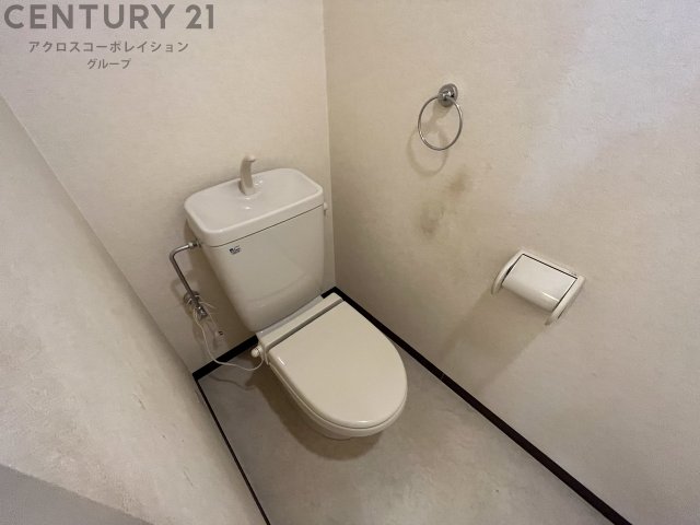 トイレ　温水洗浄便座付きのトイレです♪