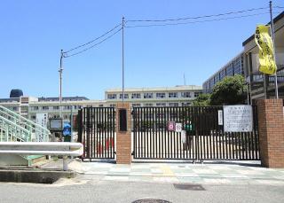 小学校　尼崎市立上坂部小学校（小学校）まで767m