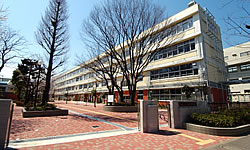 中学校　世田谷区立三宿中学校（中学校）まで86m