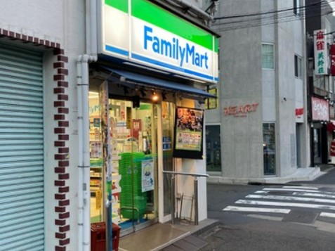 コンビニ　ファミリーマート 冨士屋子安通店（コンビニ）まで453m