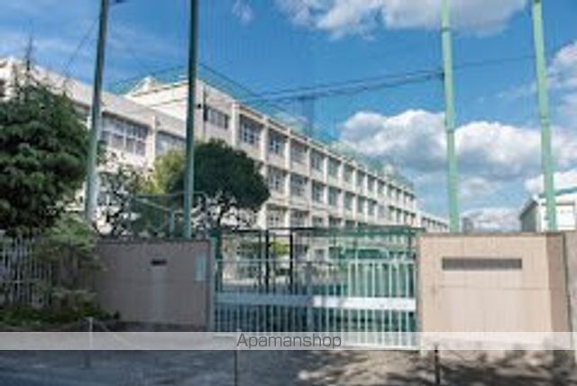 中学校　富士中学校（中学校）まで864m