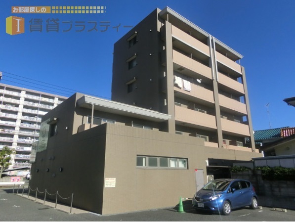 建物外観　重厚感のあるオートロックマンションです。