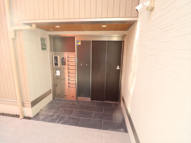 エントランス　オートロック付き