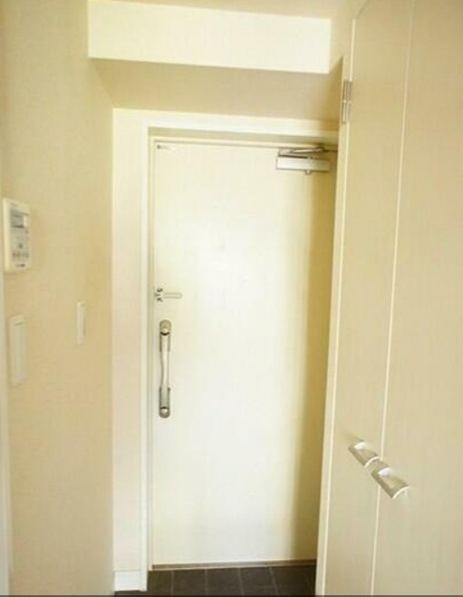 玄関　※別部屋の参考写真です。