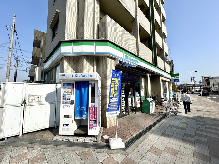 コンビニ　ファミリーマート 西三国四丁目店（コンビニ）まで20m