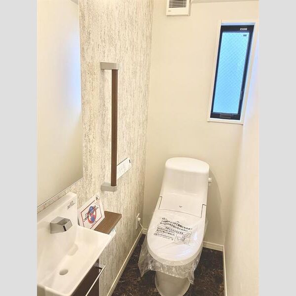 月見町戸建のトイレ写真