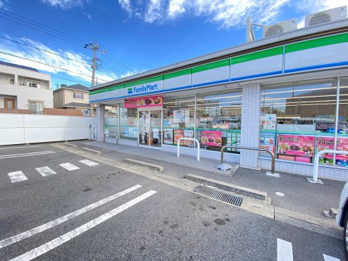 コンビニ　ファミリーマート 緑黒沢台一丁目店（コンビニ）まで221m