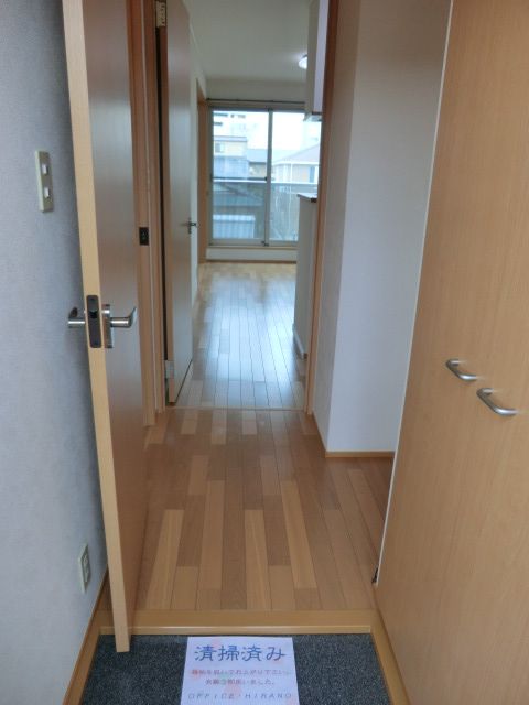ドエル志都呂Aの玄関写真