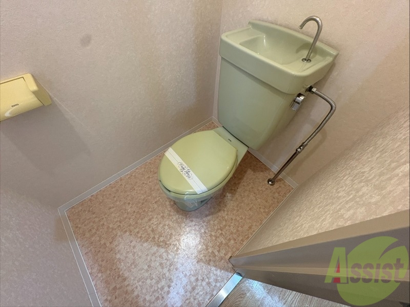 トイレ　こちらはトイレです。清潔感があり、安心して使用できます。