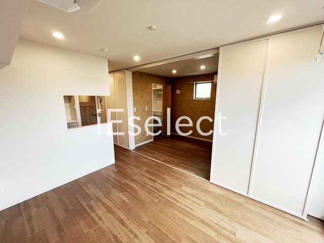 その他部屋・スペース　別角度のリビングです
