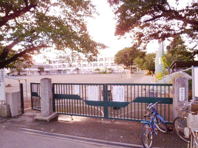 小学校　潤徳小学校（小学校）まで558m