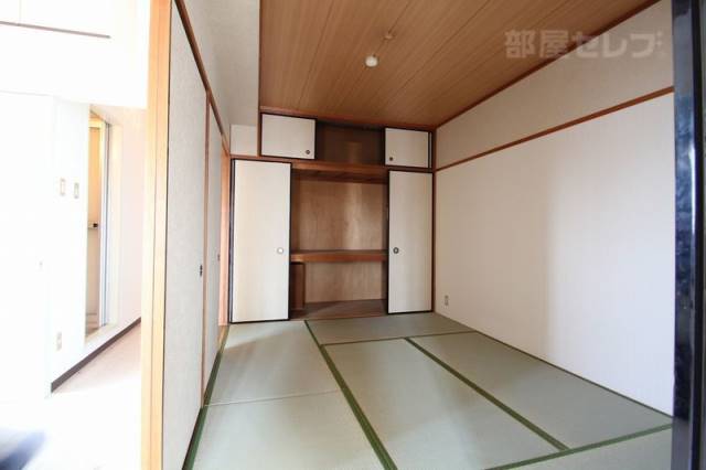 収納　３段構えの押入れです