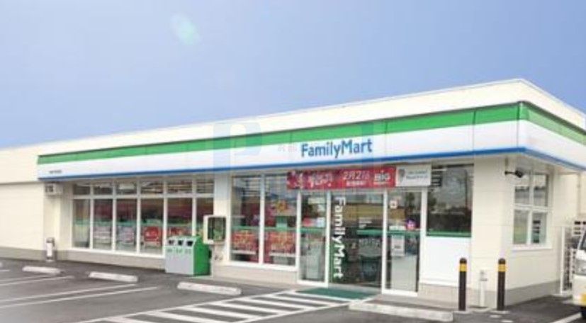 コンビニ　ファミリーマート板橋大谷口店（コンビニ）まで300m