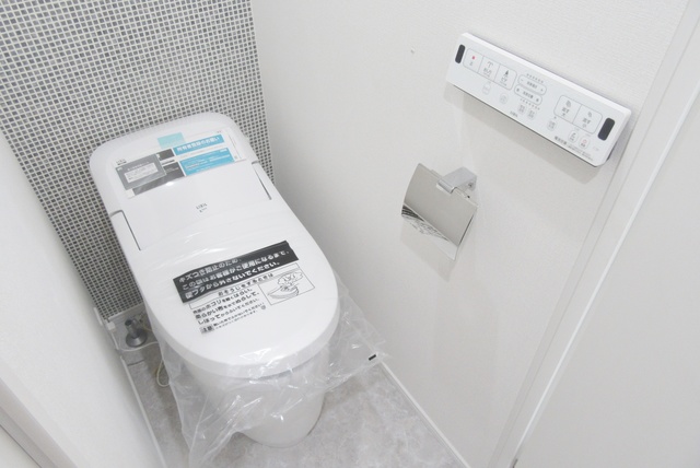 トイレ　温水洗浄便座完備で快適です♪